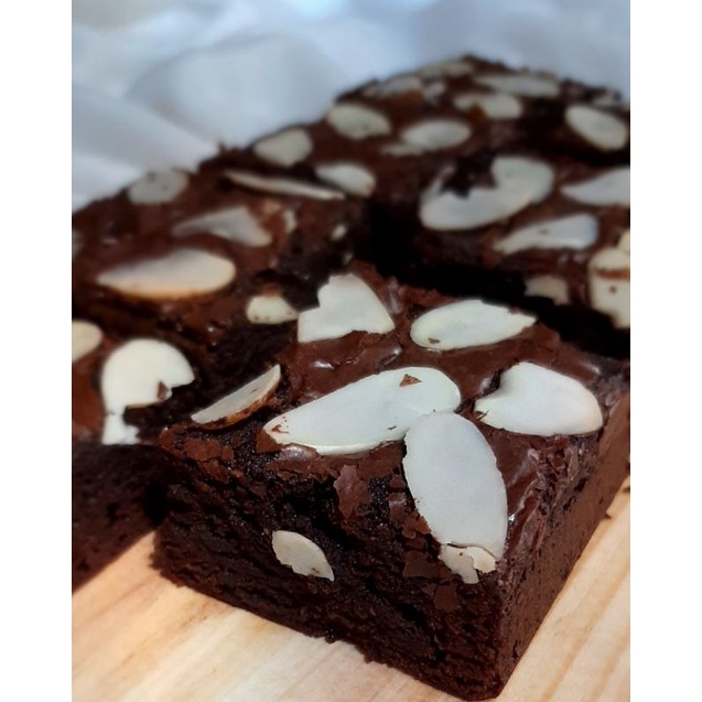 

BROWNIES PANGGANG ALMOND/BROWNIES PANGGANG