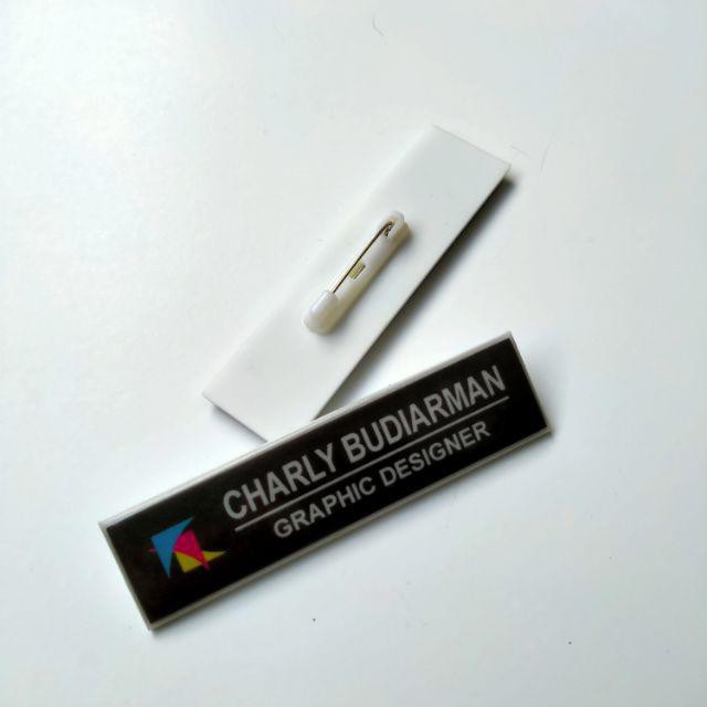 

Name Tag Nama Dada - Magnet Peniti Kuningan & Akrilik Resin - Dokter Perawat Bidan Apoteker Karyawan