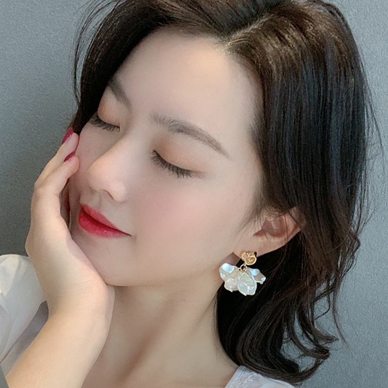 Anting Giwang Elegan Model Bunga Motif Hati Ala Korea Untuk Wanita (Takota 055)