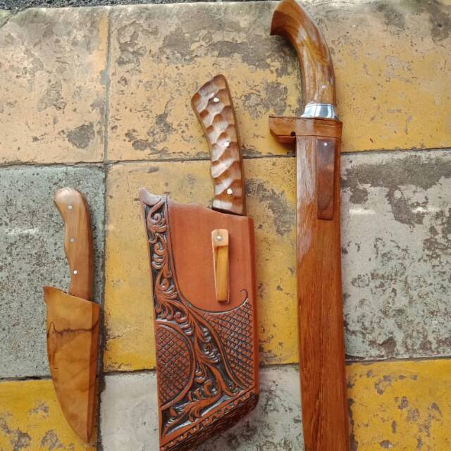 

Satu set alat kurban