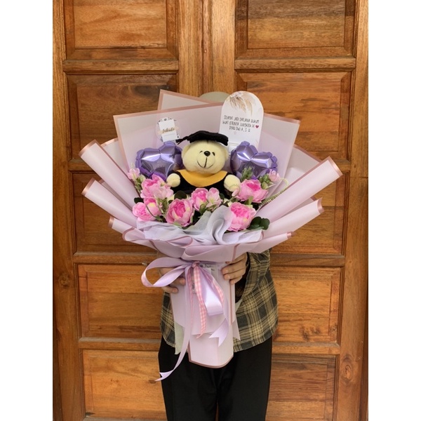 BUKET GRADUATION BEAR WITH ARTIFICIAL FLOWERS MEDIUM