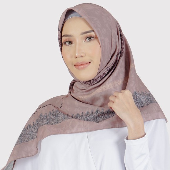 Jilbab Segiempat Elzatta Kaila Voal Premium Series-Aretha - Coklat