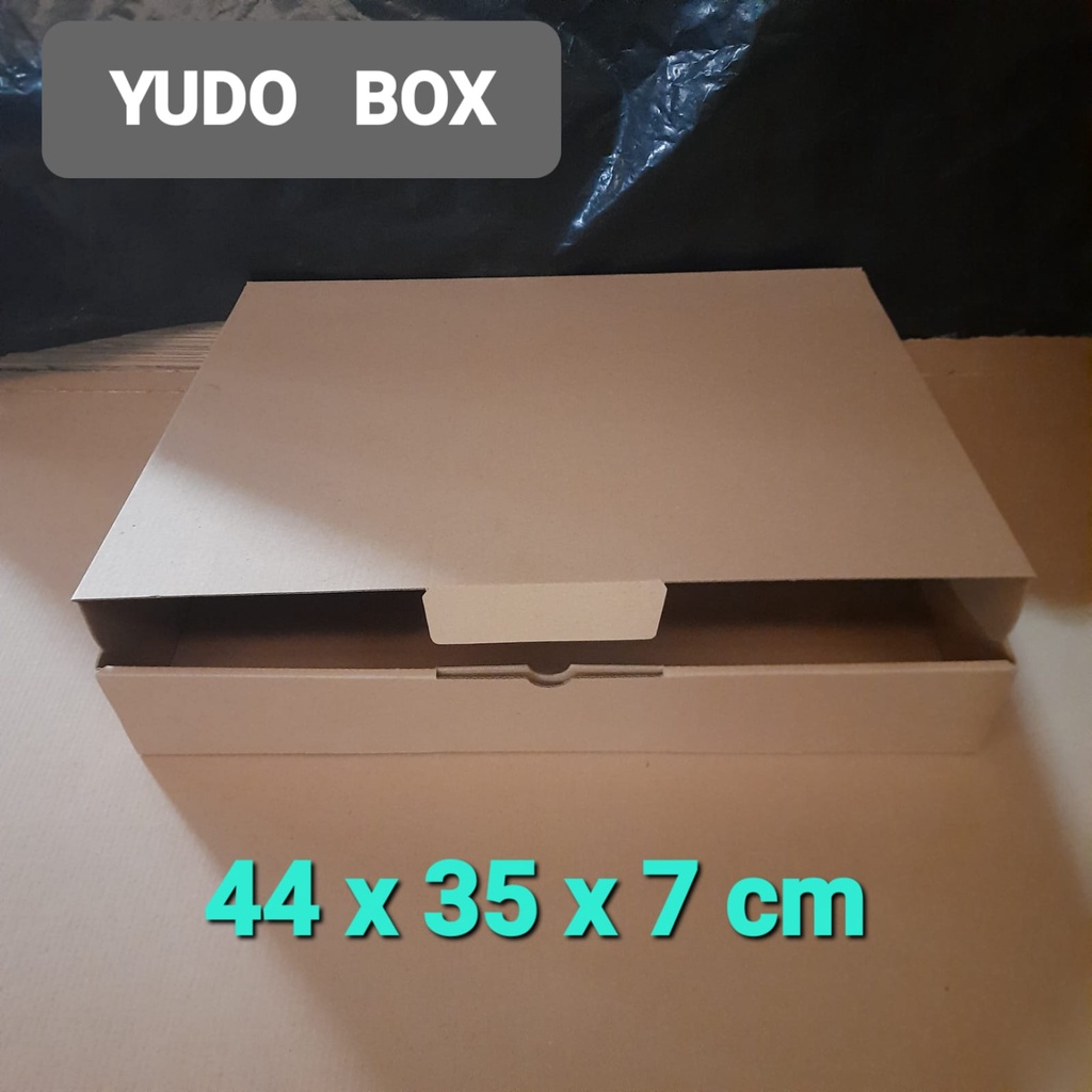 

Kardus karton uk. 44 x 35 x 7 cm...die cut box kotak Souvenir -dll