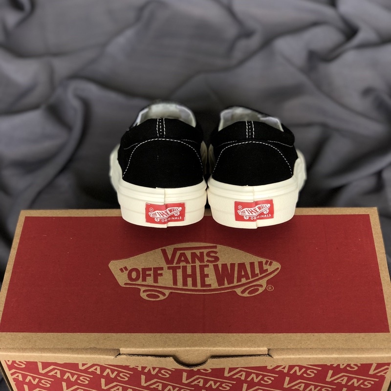 ( NEW BOX ) Vans Slip On Series 3 BNIB Black White OG