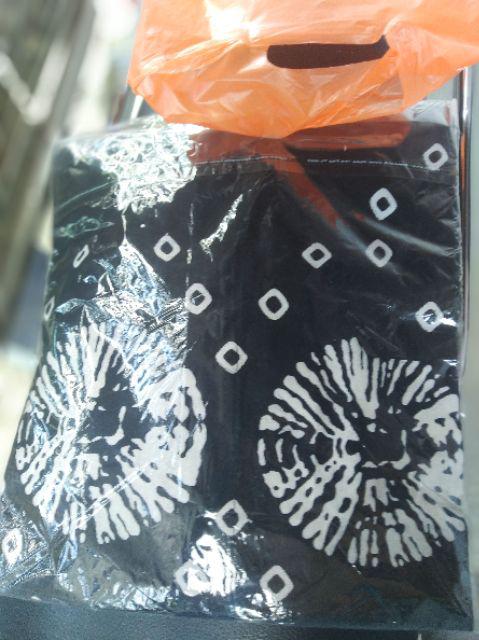 Kemeja Pendek Jumputan Hitam Monochrome Batik