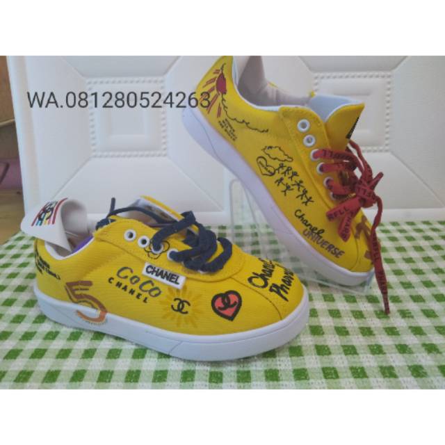 Sneaker import wanita