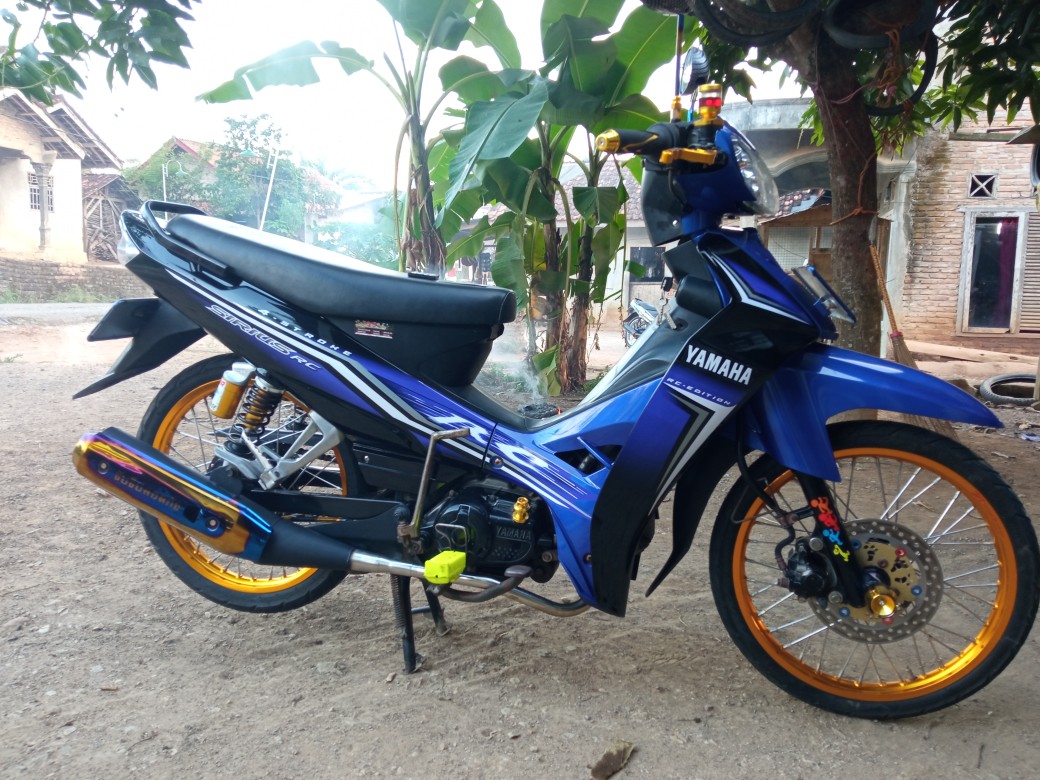 Kemeja Batik Pria Alisan Pendek Slimfit Motif Daun Pohon Biru Hitam