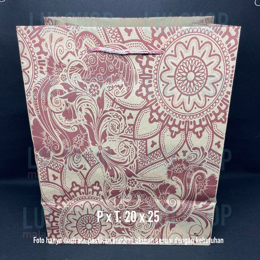 

TAS KERTAS R5 Tinggi (20cmx25cm) BATIK untuk Dus Kue dan Toples ( PILIHAN WARNA RANDOM )