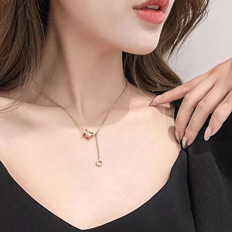 Baja Titanium keberuntungan pembawa kalung wanita sederhana in Internet selebriti gaya yang sama pin