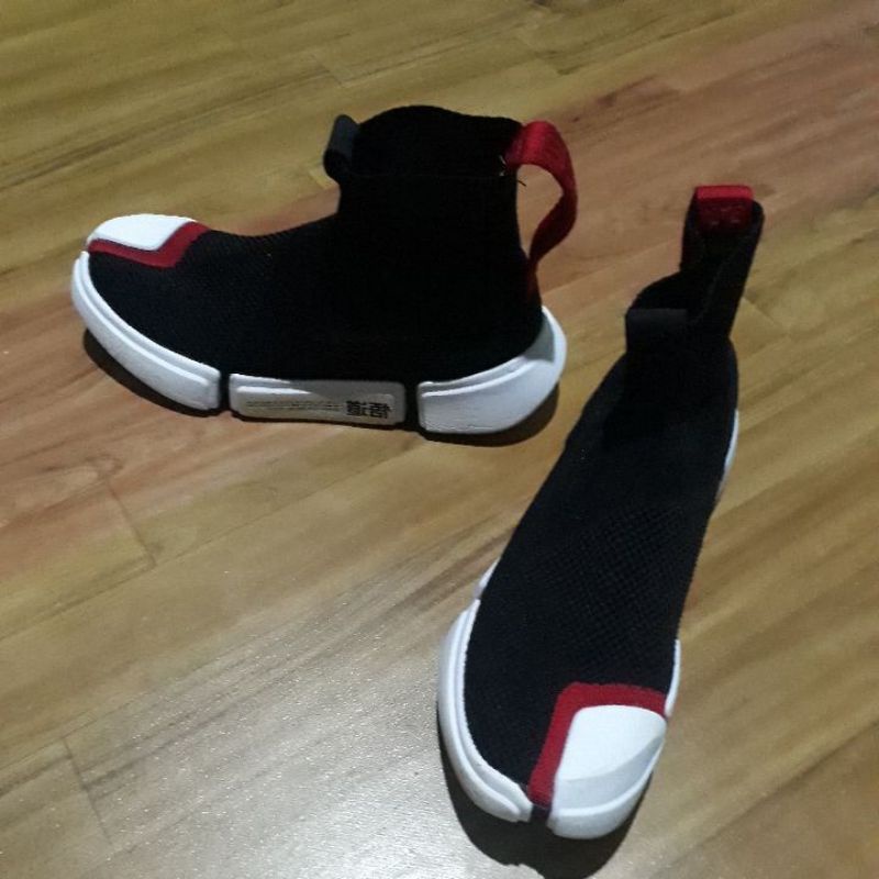 sepatu lining