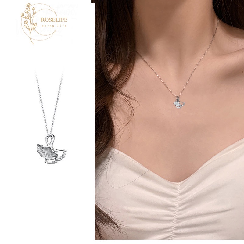 Kalung Rantai Klavikula Hias Liontin Daun Ginkgo Hollow Warna Silver Gaya Korea Untuk Wanita