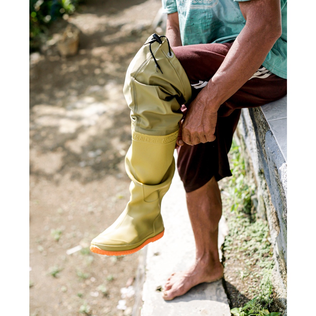 Sepatu Boot sawah / ladang / kolam Panjang 60 cm