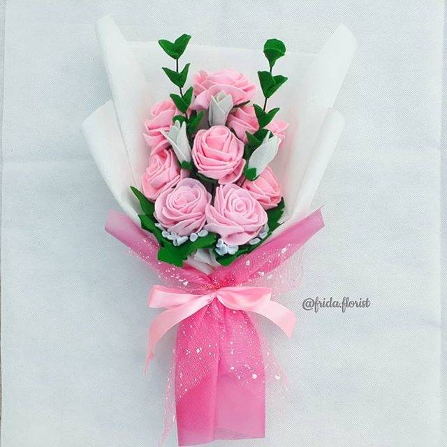 BUKET WISUDA/ BUKET BUNGA FLANEL / BUKET FLANEL