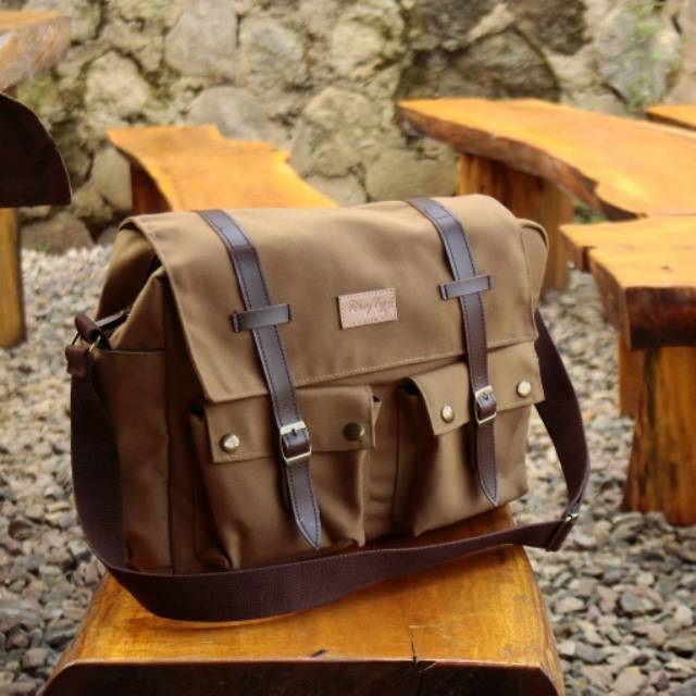 Firefly Orion Canvas Messenger Bag / Laptop Bag