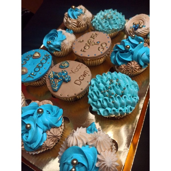 

Cupcakes Bandung Custom / Anniversary