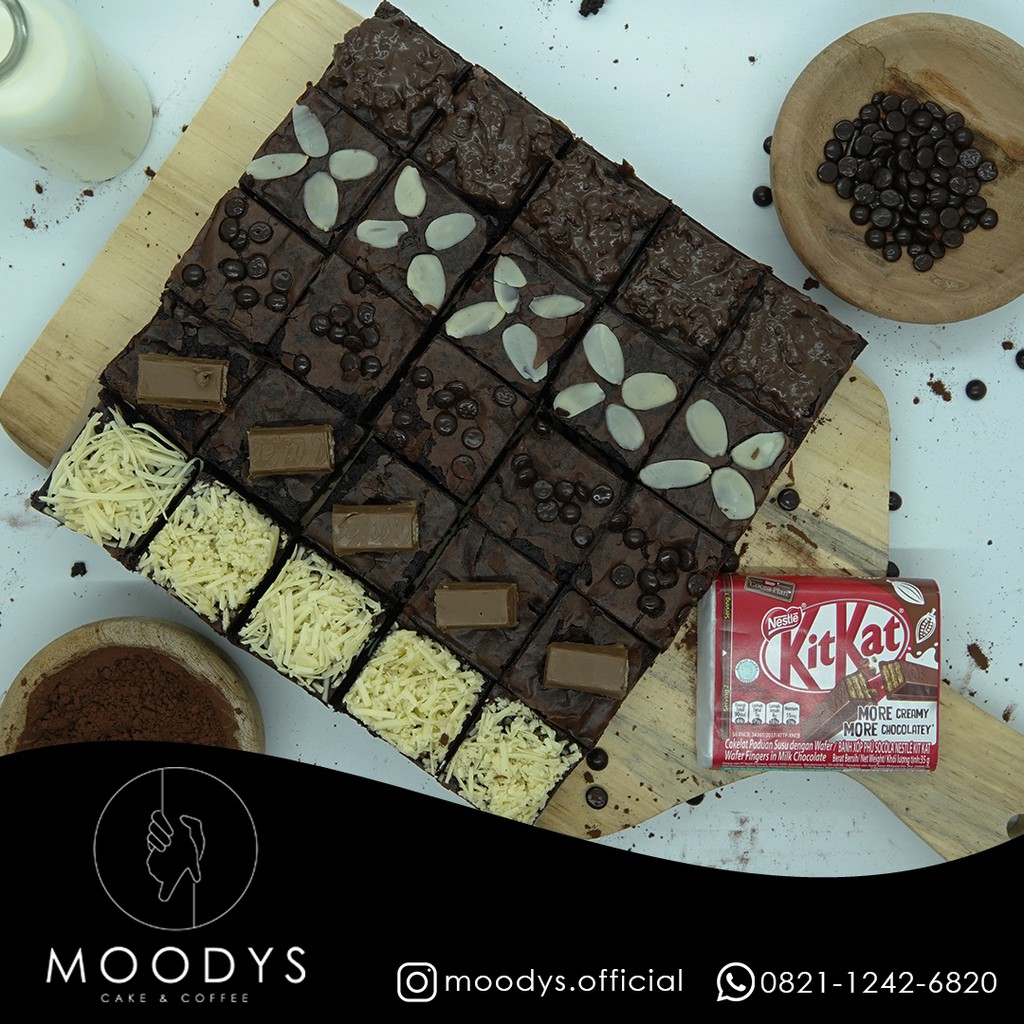 

Moodys Brownies Panggang Premium MIx Topping KITKAT 20x20