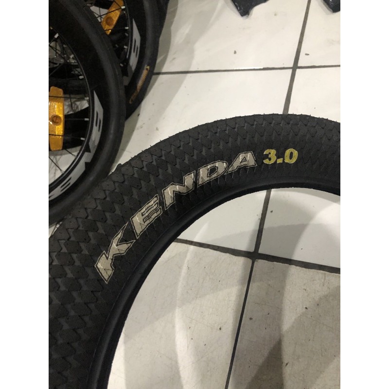 Ban Luar Sepeda Fatbike Kenda 20x3.0 BMX