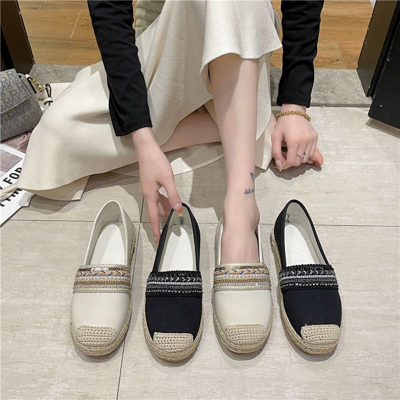 Sepatu Flat Wanita Import Trendy Korea Sepatu Slip-On Cewek Terbaru Style Fashionable