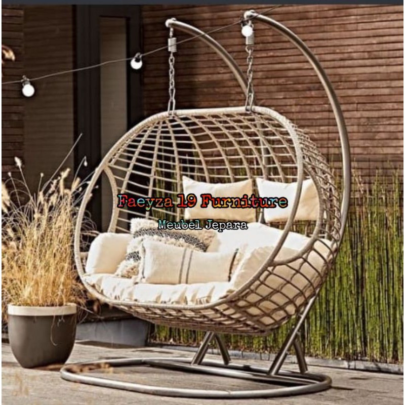 Ayunan rotan kombinasi kaki besi