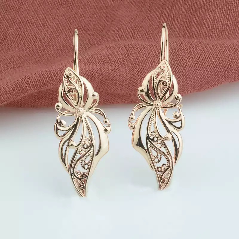 Anting Tusuk Gantung Wanita Desain Daun Metalik Hollow Hypoallergenic Untuk Hadiah