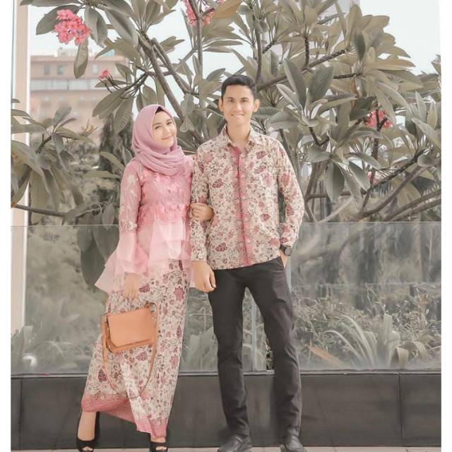 20+ Inspirasi Kebaya Organza Couple