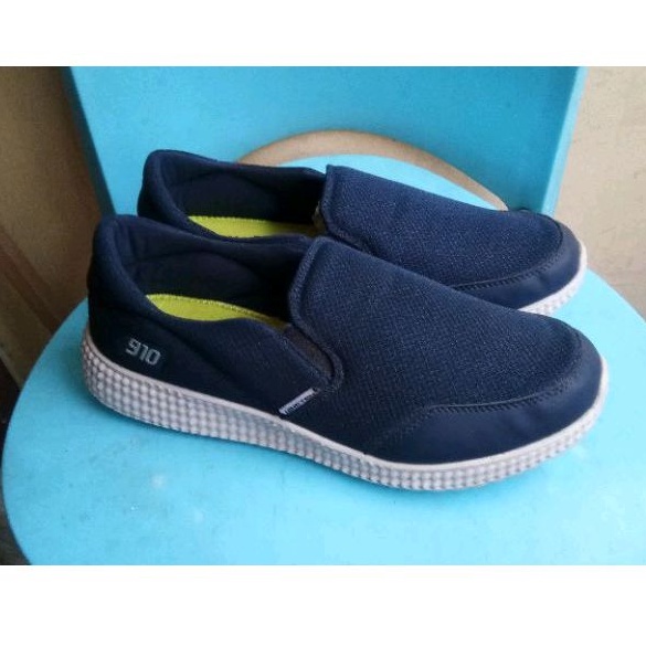 [PRELOVED] Sepatu running/sneakers 910 Slip on Amane Navy 100% original
