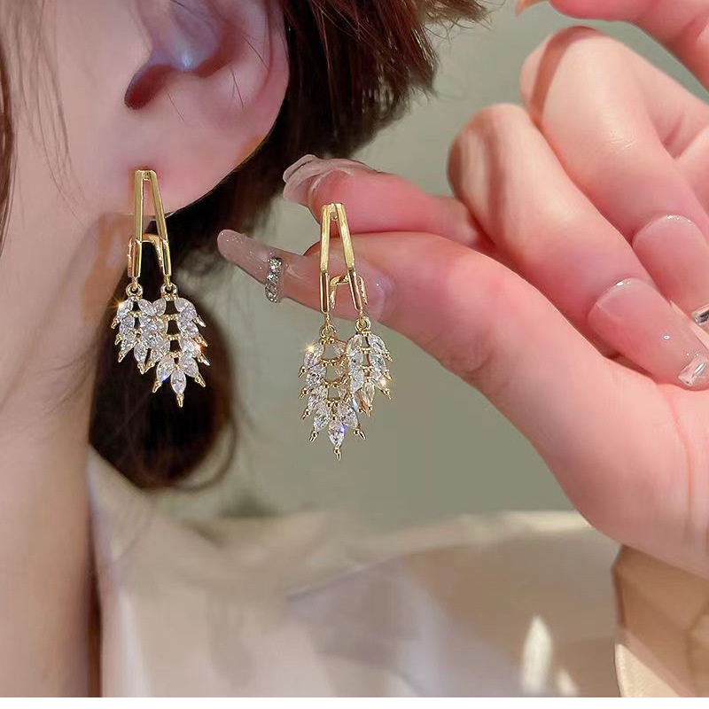 Anting Stud Desain Gandum Aksen Berlian Imitasi Gaya Korea Serbaguna