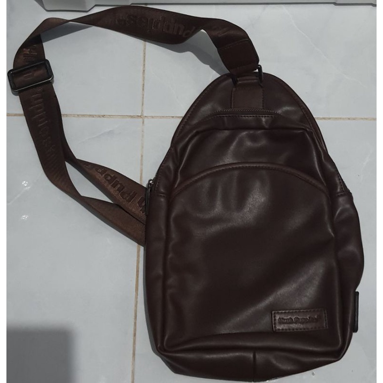 preloved tas selempang cowo merk Hush Puppies