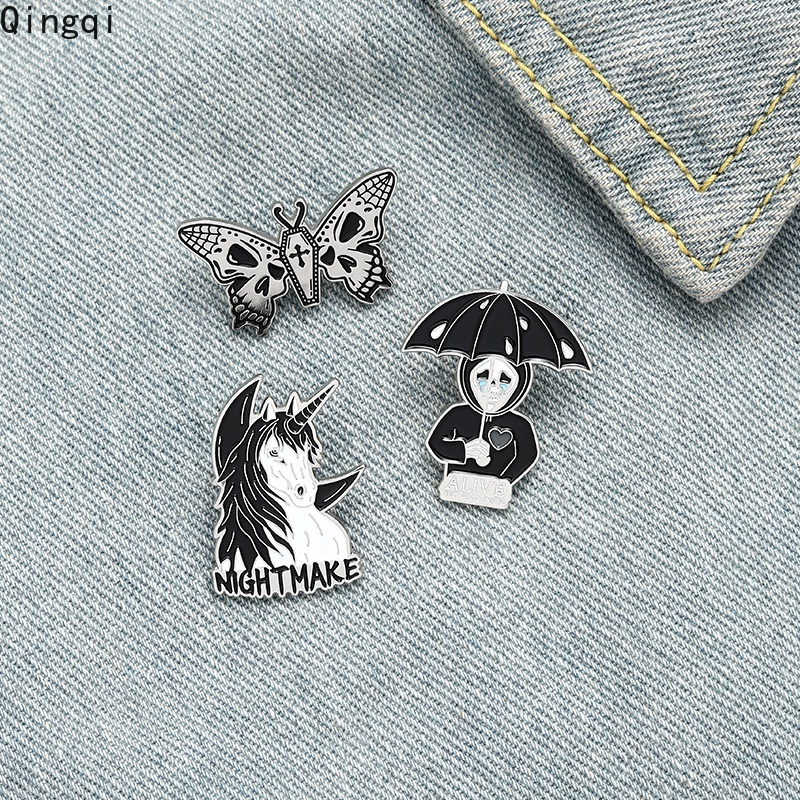 Bros Pin Enamel Desain Kupu-Kupu Tengkorak Kuda Gaya Punk Gothic Untuk Hadiah Teman