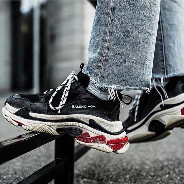 Balenciaga Triple s “ Black “ Premium Original ( sepatu balenciaga / sepatu keren )