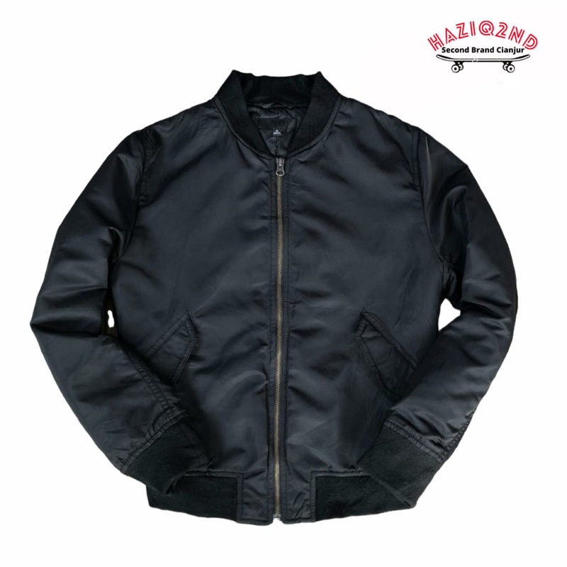 JAKET BOMBER UNIQLO HITAM SECOND