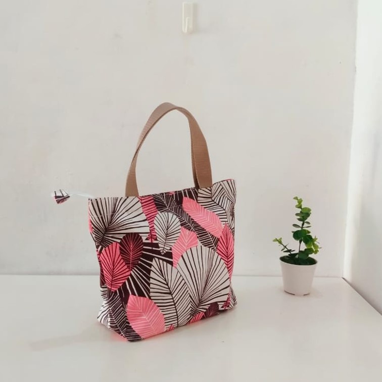 TAS KANVAS HANDBAG KANVAS BESAR MOTIF SISIR PINK. Riens Collections