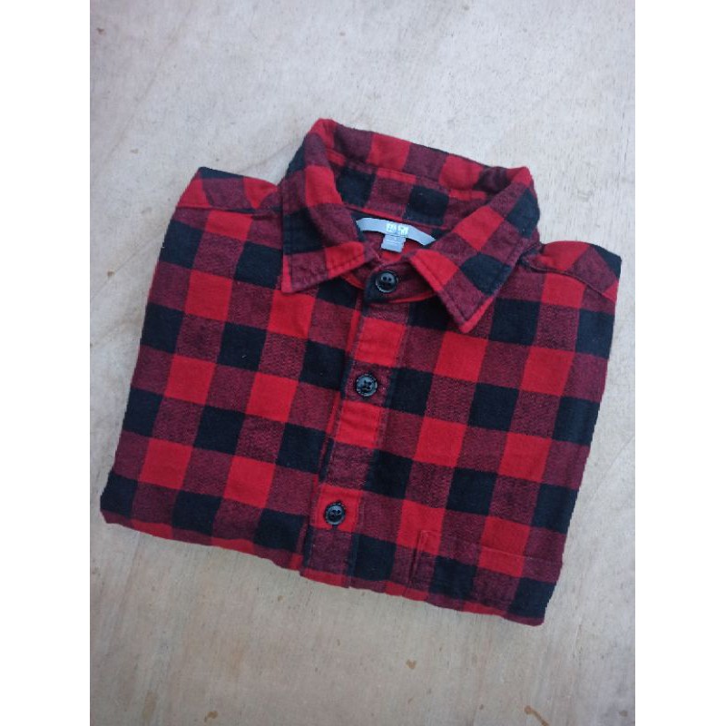 Kemeja Flannel Uniqlo S merah kotak hitam