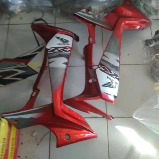 Sayap supra x 125 batman warna merah