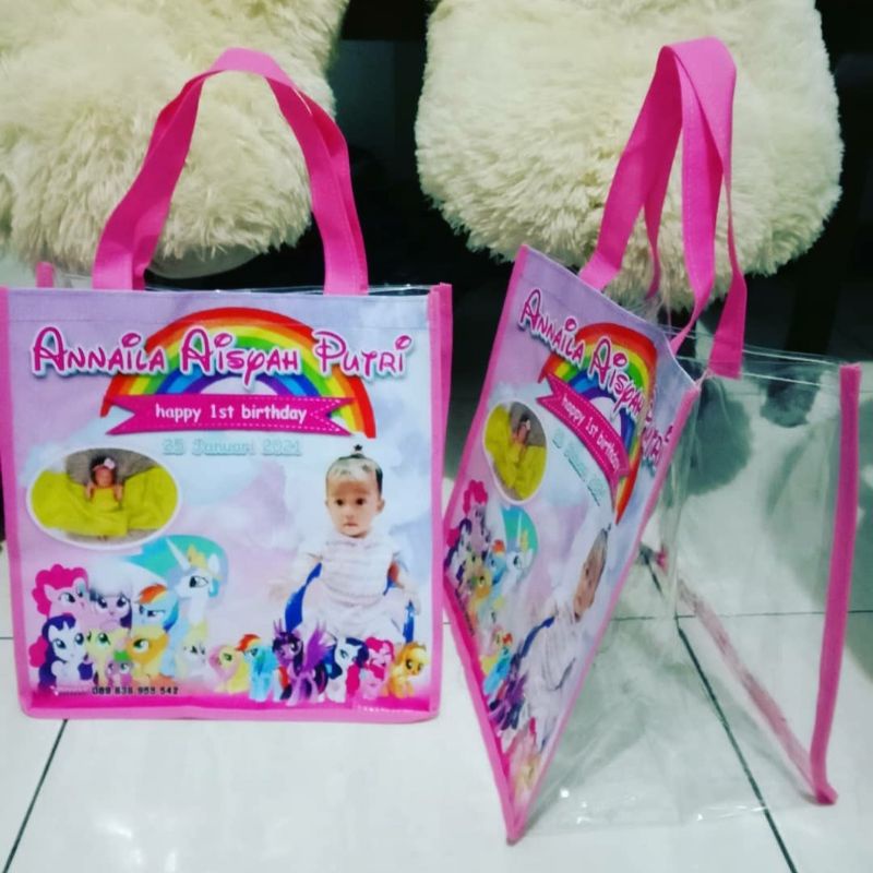 

Tas souvenir ultah kotak full mika custom kuda pony