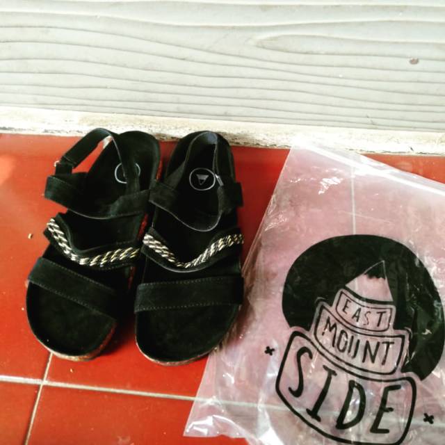 Sendal east mount side