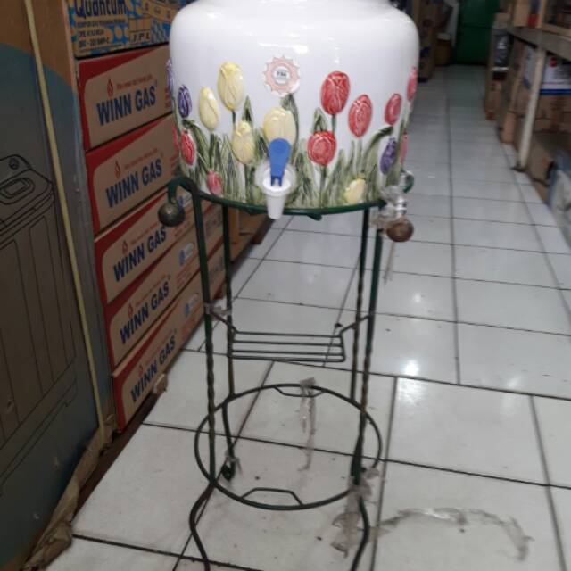 Guci timbul bunga tulip + kaki besi