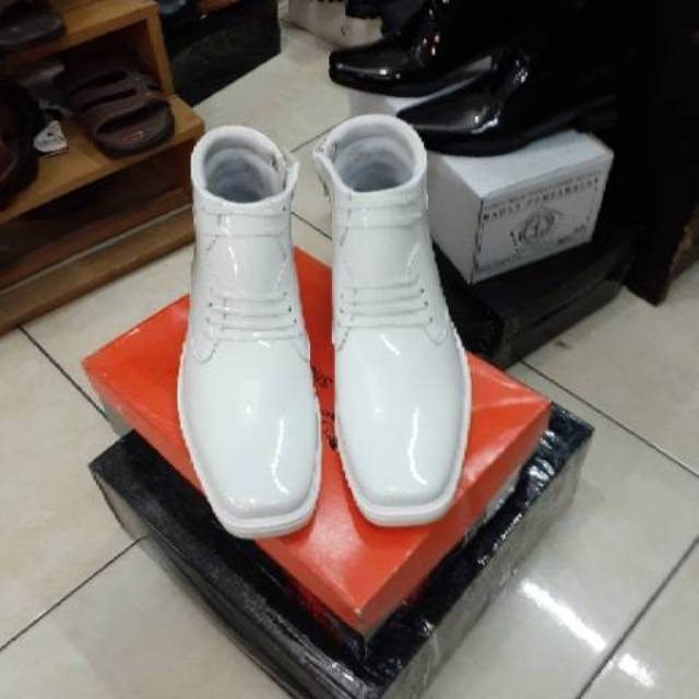 Sepatu pdh putih