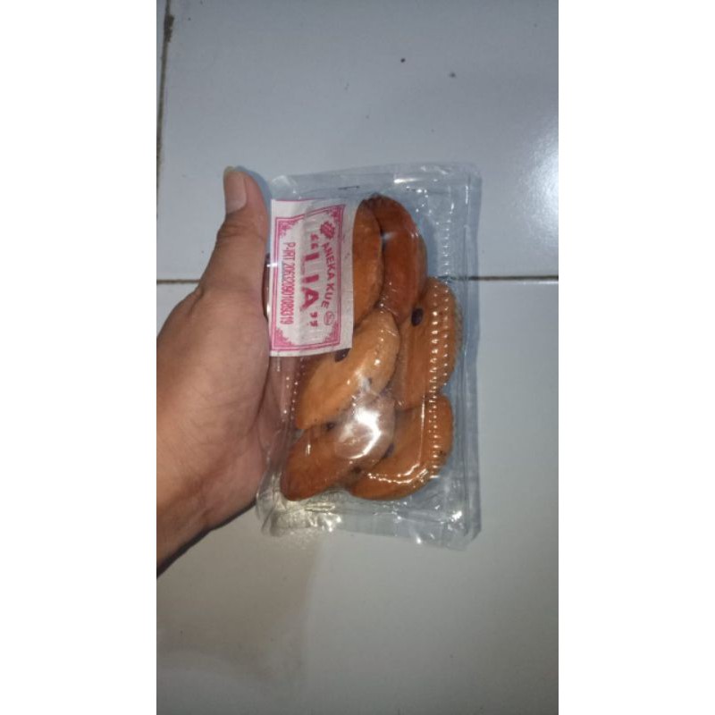 

Kue Cookies Rasa Manis Gurih Enak Isi 6 Pcs Kemasan 130 Gram