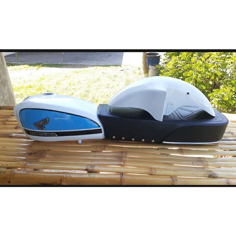 BODY SET CB TANGKI CB CAT PUTIH COMBINASI BIRU MUDA JOK CB MODEL X KARBON DAN SPAKBOR DEPANCAT PUTIH