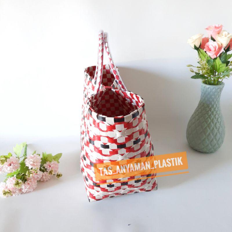 Tas Keranjang Anyaman Plastik Hampers Rotan Bahan Kuat Banyak Pilihan Motif UKURAN L