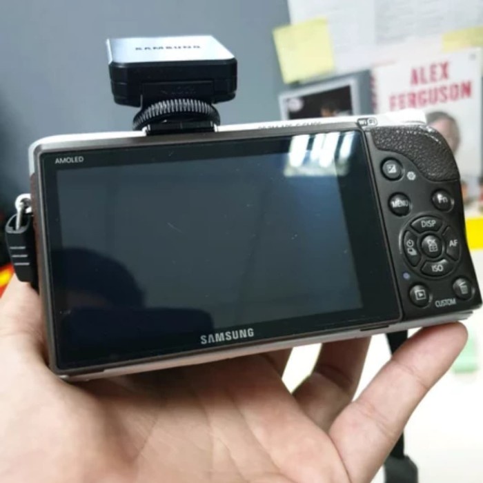 Kamera Camera Mirrorless Samsung NX300 Dan Lensa Kit - Hitam