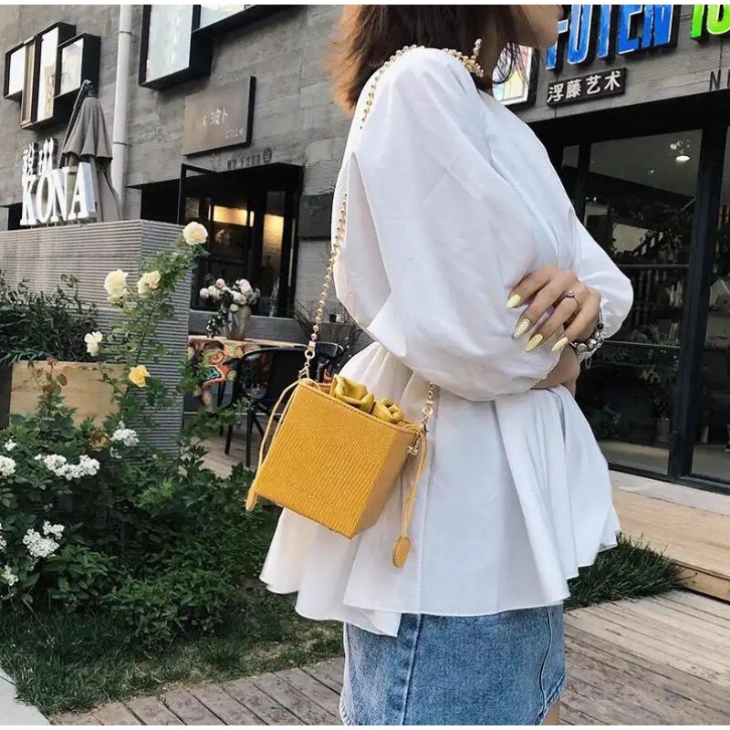 

Kode : ELJ 5094IDR : 129 rbBahan : Kulit Puukuran: 12 x 11 x 10 cm