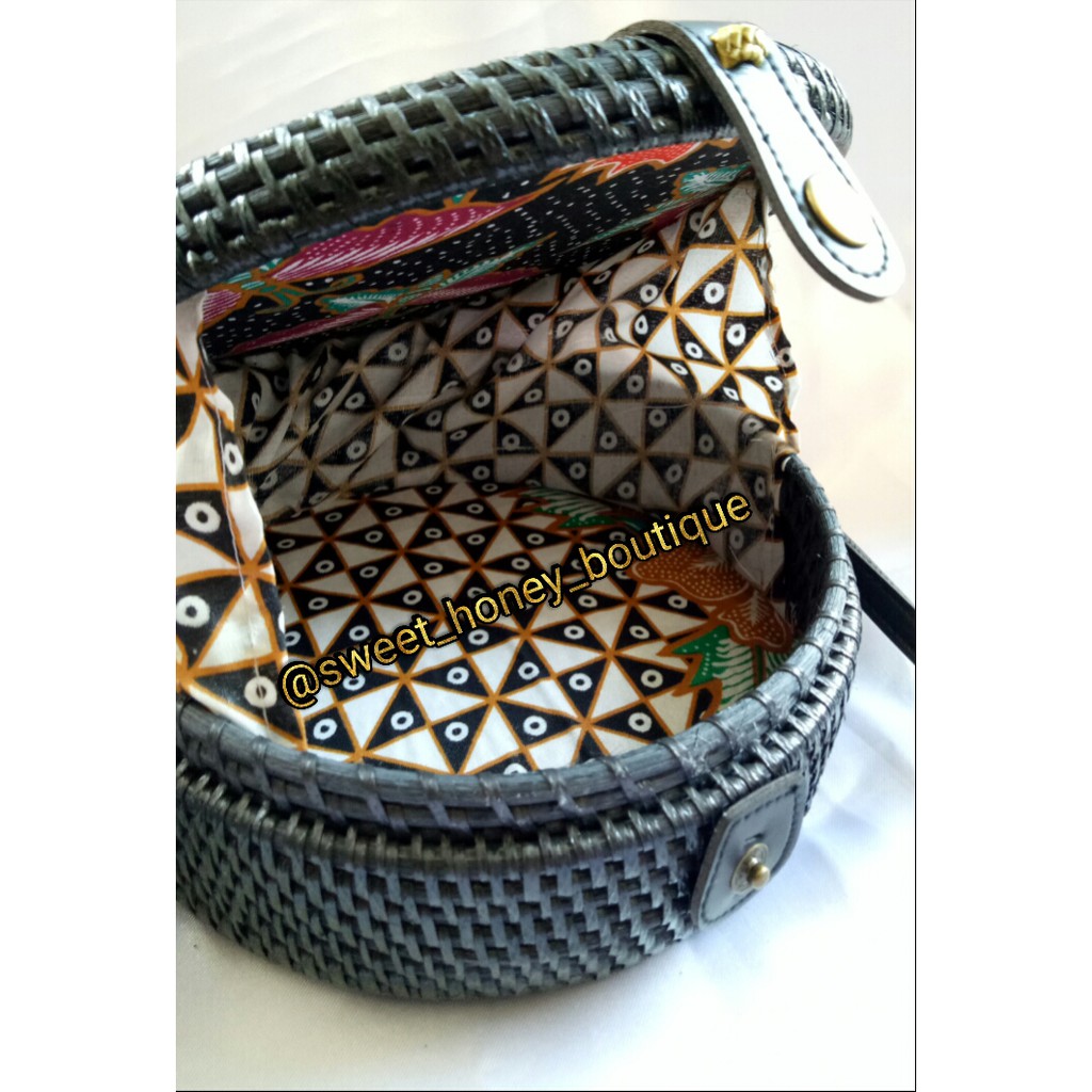 Sweet Honey ~ Grosir Tas Rotan Bulat Bali Diameter 20cm Warna Hitam