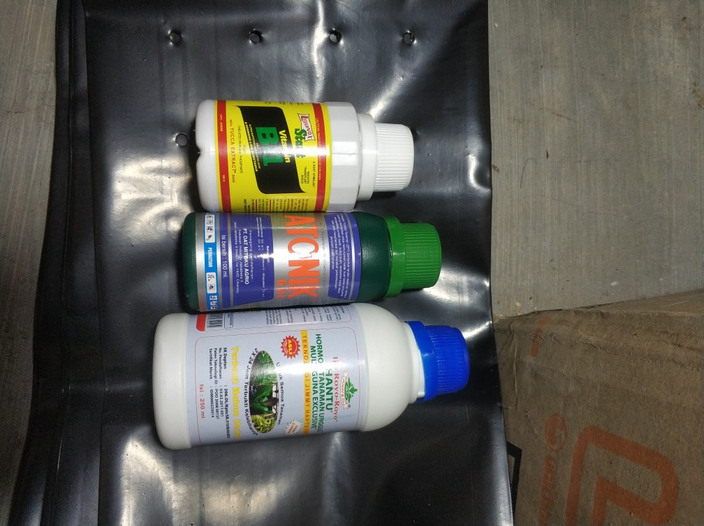 Pupuk Hormon Hantu 250 Ml (tutup Biru)