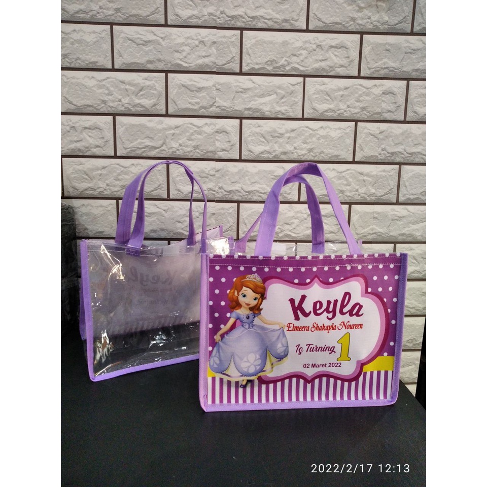 

Tas Ultah Mika / Tas Ulang Tahun Mika / Goodiebag Ultah Mika/ukuran 25 X 13 X 20