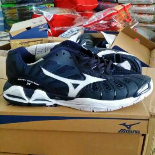 mizuno tornado 10