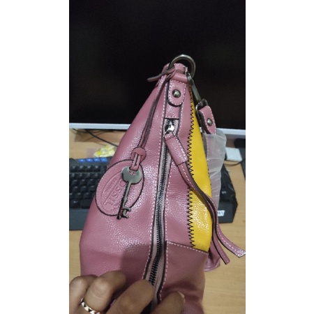 tas hobo foss pelangi