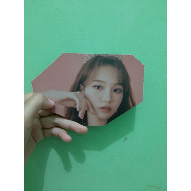 IZ*ONE Chaewon polygon card | Chaewon IZ*ONE
