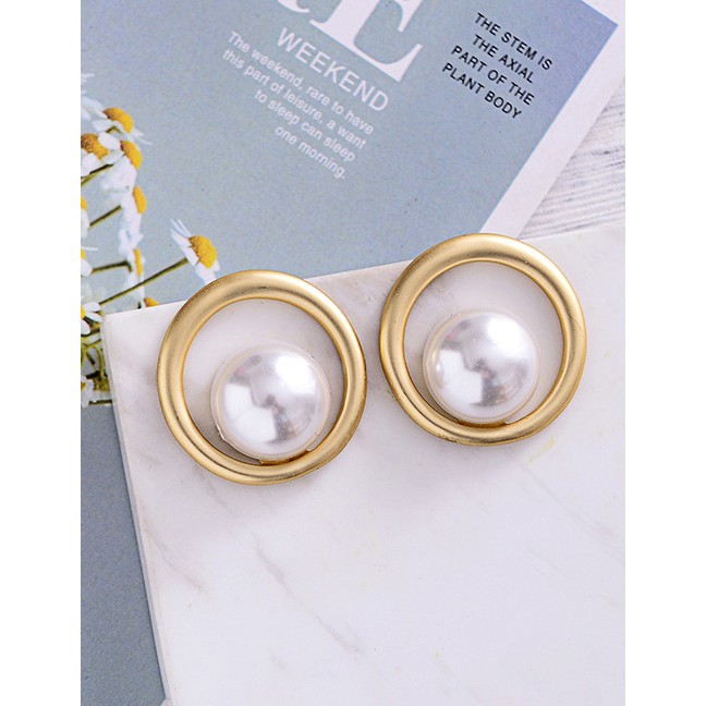 LRC Anting Tusuk Fashion Gold Big Circle Pearl Earrings F59790